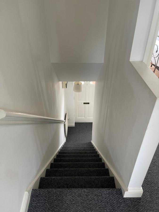 House Number 12 Sleeps Up To 4 With Smart Tvs In Every Room Веллингтон Экстерьер фото
